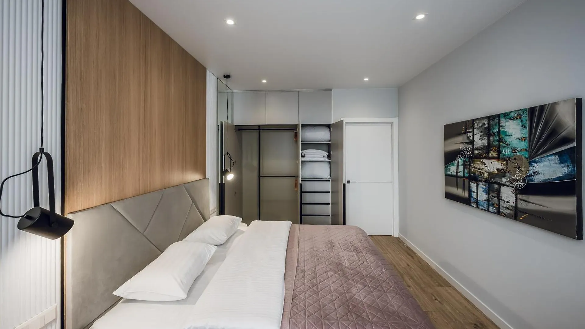Petrovdom Apartments 18-100 In Rc Poetika, 25E Degtyarivska Street, Building 3, First Collection Kiev