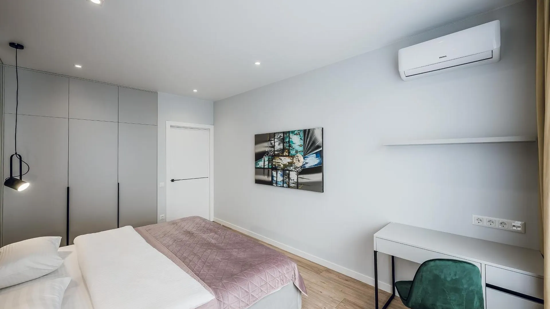 Petrovdom Apartments 18-100 In Rc Poetika, 25E Degtyarivska Street, Building 3, First Collection Kiev