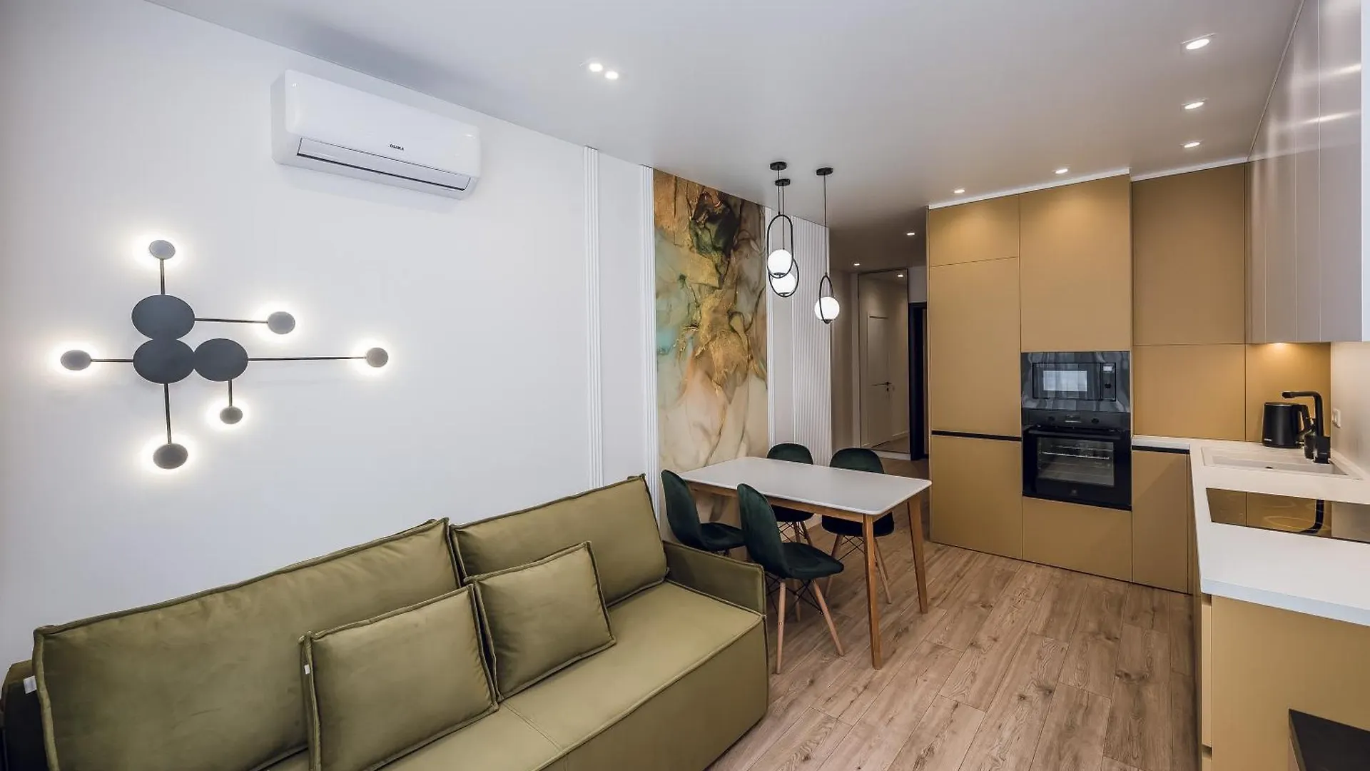 Petrovdom Apartments 18-100 In Rc Poetika, 25E Degtyarivska Street, Building 3, First Collection Kiev
