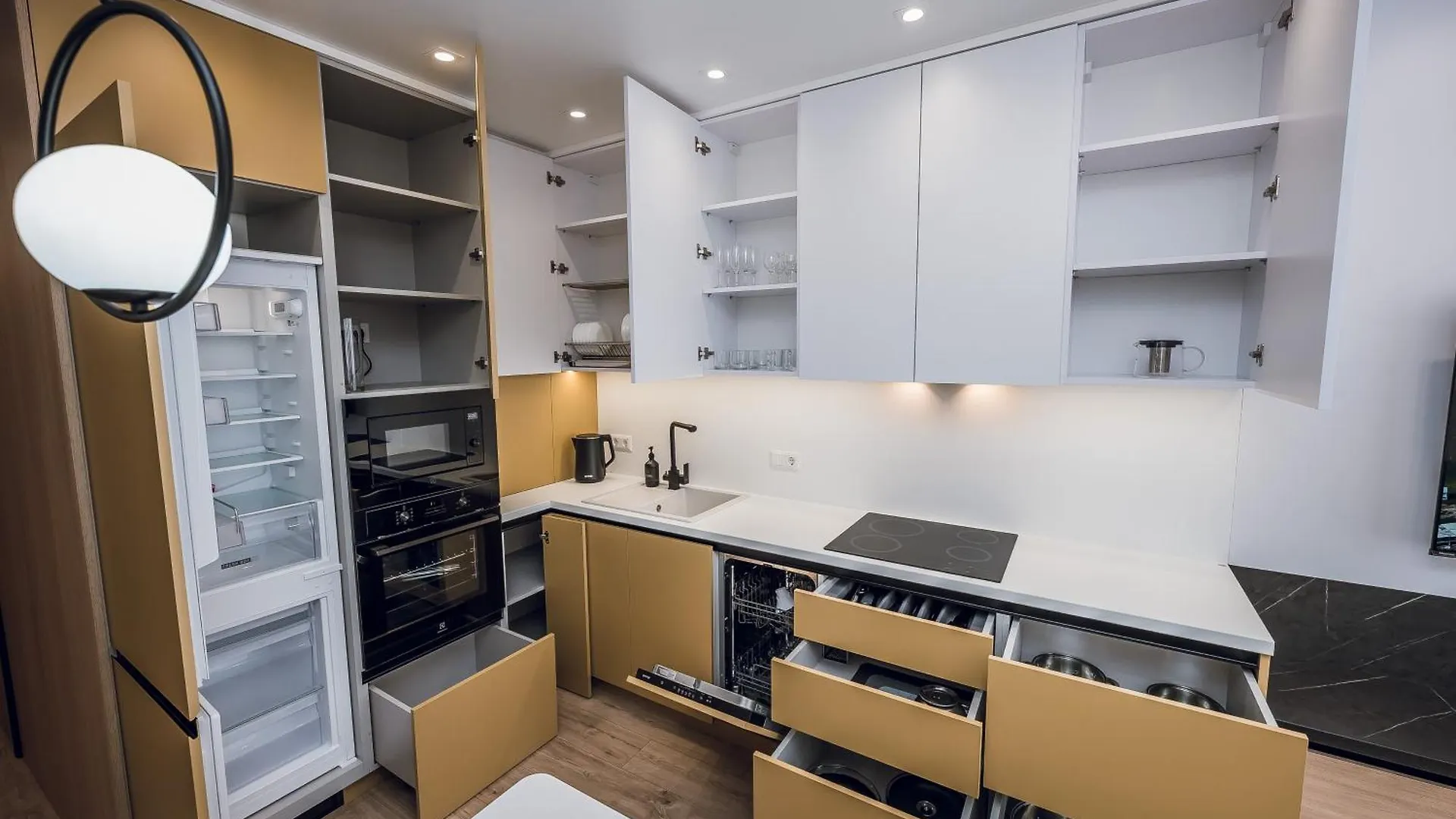 Petrovdom Apartments 18-100 In Rc Poetika, 25E Degtyarivska Street, Building 3, First Collection Kiev